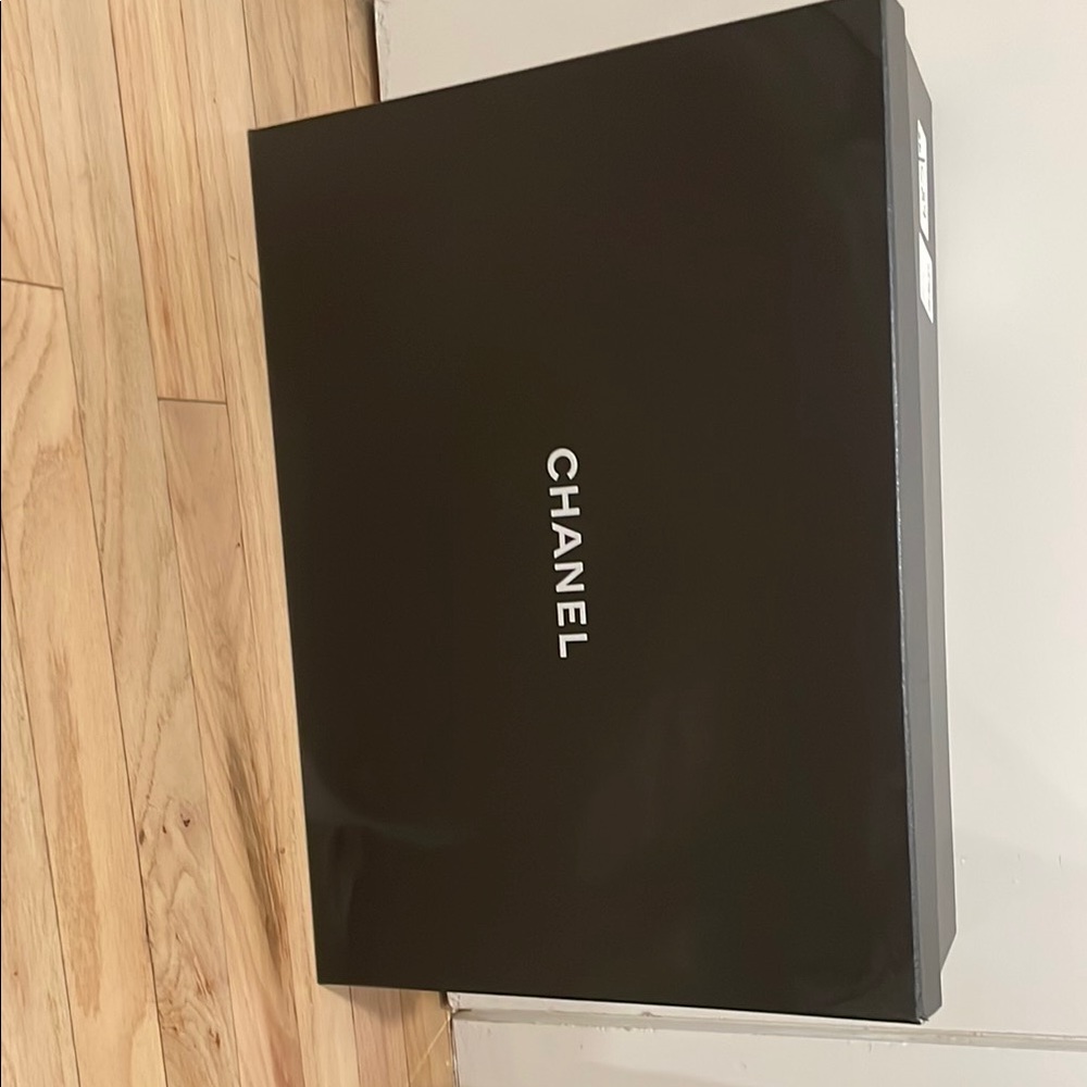 CHANEL Black boot/shoe Box